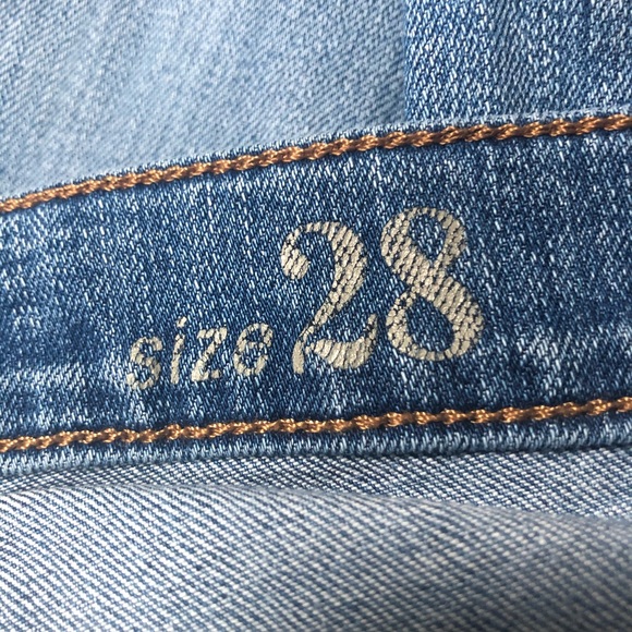 J.Crew vintage cropped jean in size 28, 9 1/2 inch rise. Light distressing. - Picture 7 of 7
